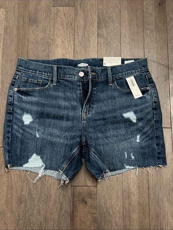 Old Navy Pants - Women’s old navy jean shorts size 6